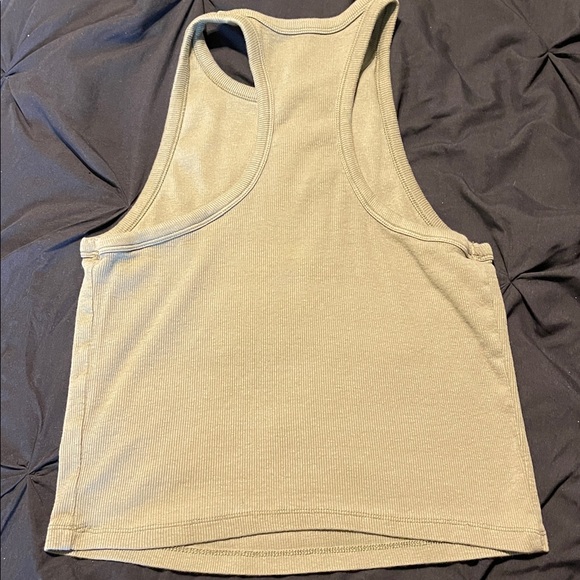 2 Basic Ribbed tanks - Picture 3 of 5